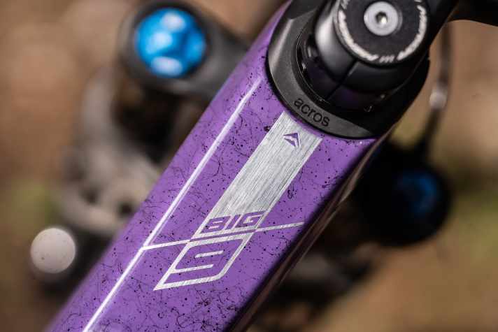 The top of Merida's hardtail line-up comes with a special paint job but without a steering stop limiter.