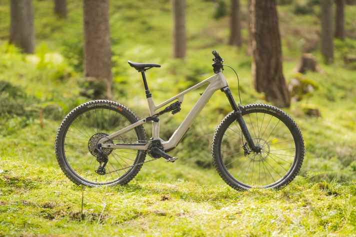 Rose File Plus 70: TQ HPR 60 // 580 Wh // 150/140 mm // 29 inch // 20.5 kg // 5999 euros.