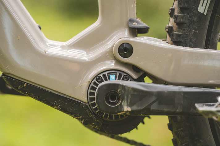 Der nur faustgroße TQ HPR 60 Motor fällt im Tretlager des Bikes kaum auf.