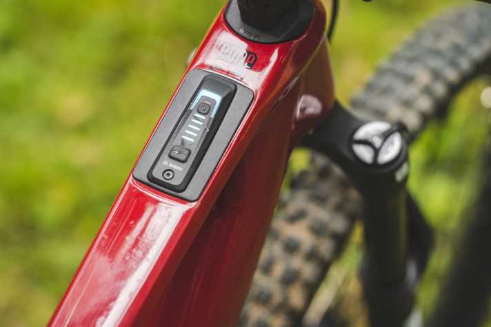 The system controller is located in the top tube, and there is also a Purion 400 display. Conversion to the new Kiox 400 C would be possible.