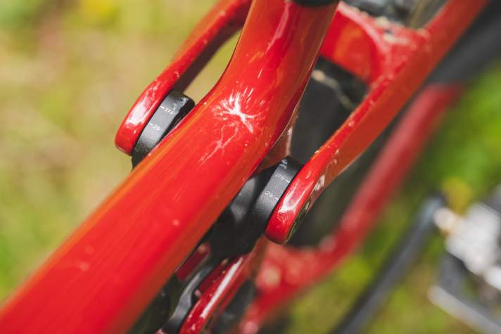 Thanks to a flip chip in the seat stay, the Merida is also compatible with a small rear wheel. However, the bike always comes from the factory in 29 inches.