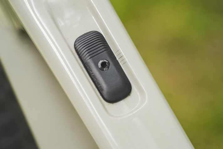 Canyon setzt auf die K.I.S. Lenkstabilisierung von Syntace.  Sie bringt zusätzliche Fahrstabilität  bei rutschigen Bedingungen und  in engen Uphill-Kurven.