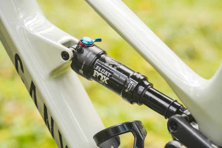 Canyon uses a shock without a reservoir. The set-up is poppy, but borderline firm.