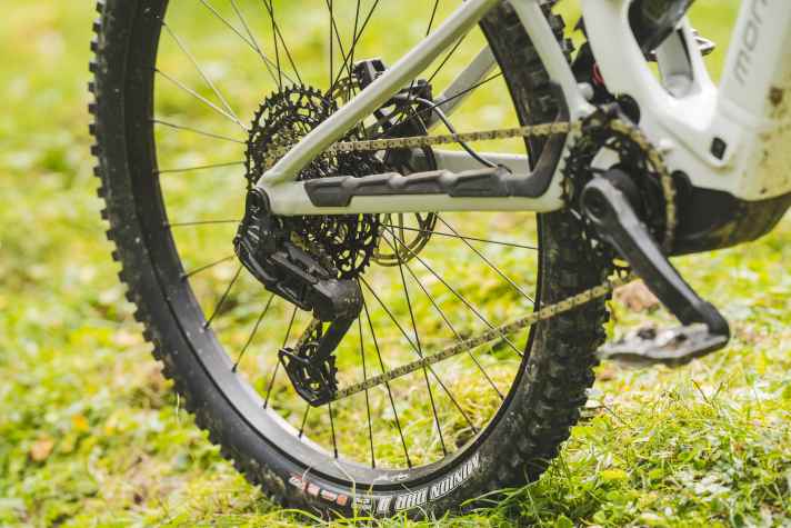 Schon für unter 6000 Euro spezifiziert Mondraker die elektronische S1000 Transmission.