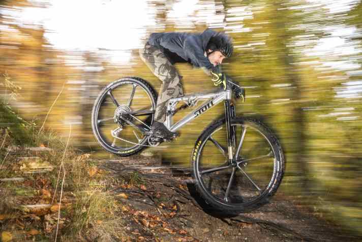 Rough terrain only elicits a smile from the 32-inch tyres