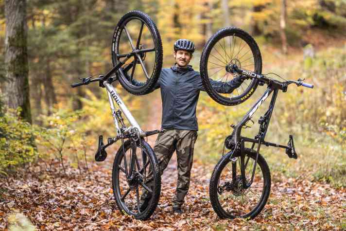 Just under five centimetres longer in wheelbase and eleven in overall length, the 29er KTM almost looks like a kids' bike.