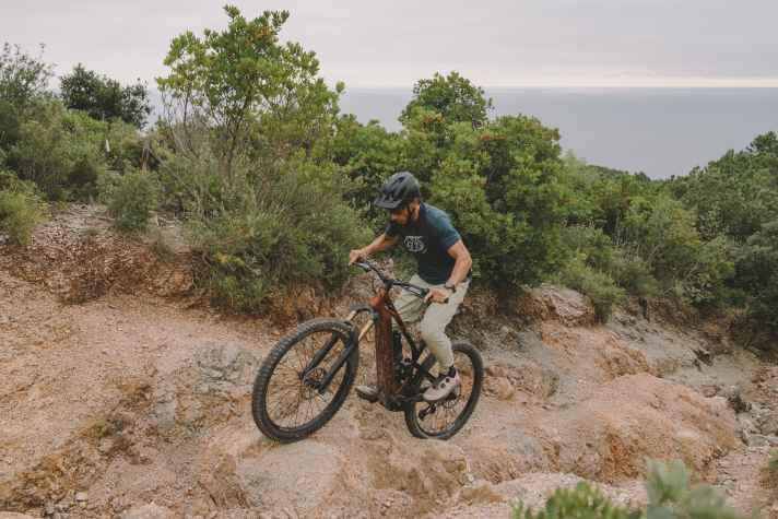 The Mondraker Crafty climbs very well, the bike is right at the front of the pack.