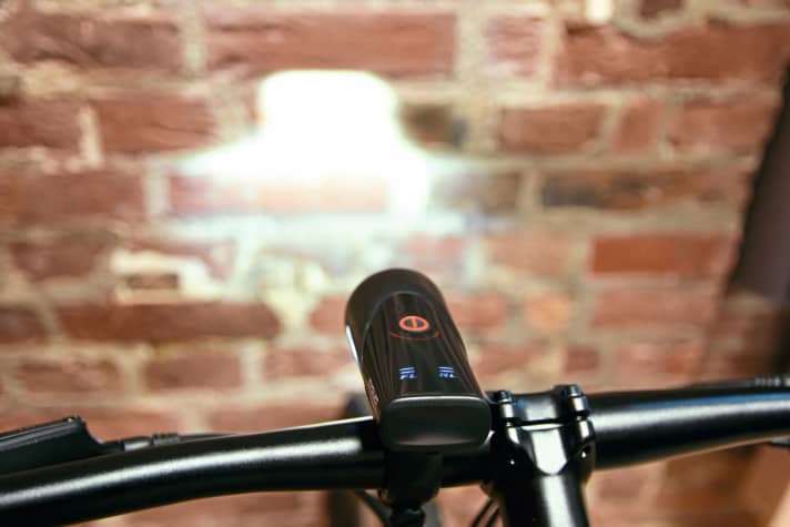 The front light must not be mounted higher than 1.20 m and must not be movable.