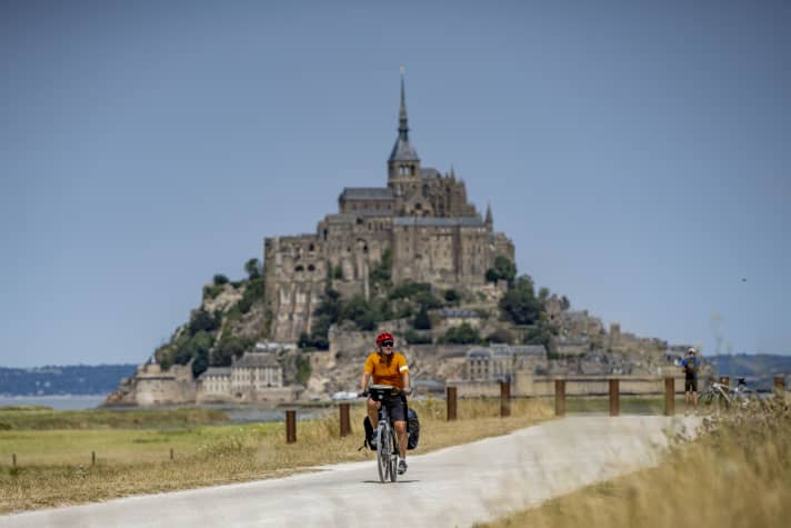 Mont-Saint-Michel: The world-famous abbey is enthroned on a rock in the Wadden Sea.