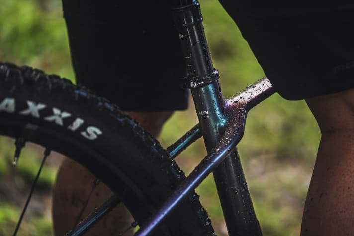 Mondraker has put all its expertise with carbon into the new Chrono Carbon DC frame.