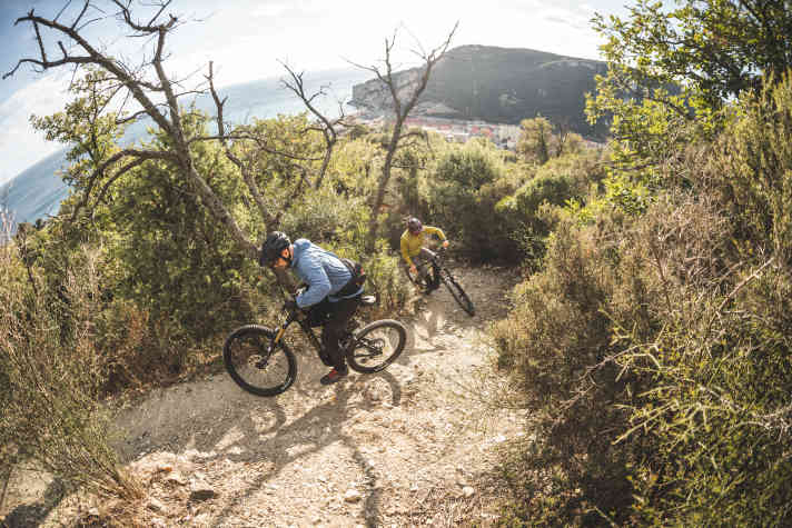 Uphill, the Canyon is not a self-runner. However, the Shimano EP801 still does a good enough job for the demands of many e-bikers.