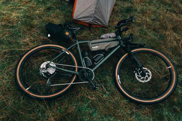Off to new adventures: The Rose Hobo Dropbar is guaranteed not to hold gravel bikers back thanks to 14 attachment points for luggage and the included front luggage rack.