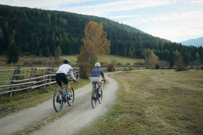 Auch die Abschlussetappe von Gravel Peaks 2026 bietet nochmals zauberhafte Gravel-Wege.