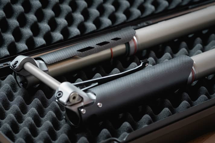 The carbon protectors from Rulezman are almost a minor matter with the Moto chassis.
