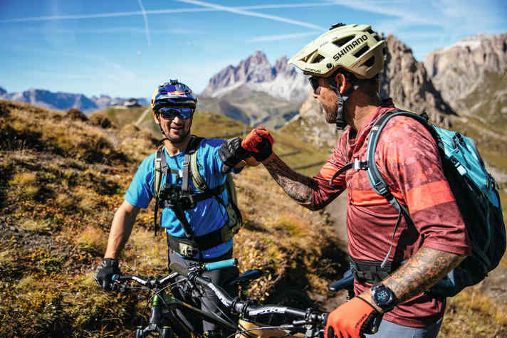 Riding great, cornering with style, whippin' fat? Tell your buddy, give him props!