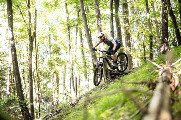 The Cannondale Moterra 3 gives you plenty of confidence. However, playful manoeuvres are not the bike's strong point.