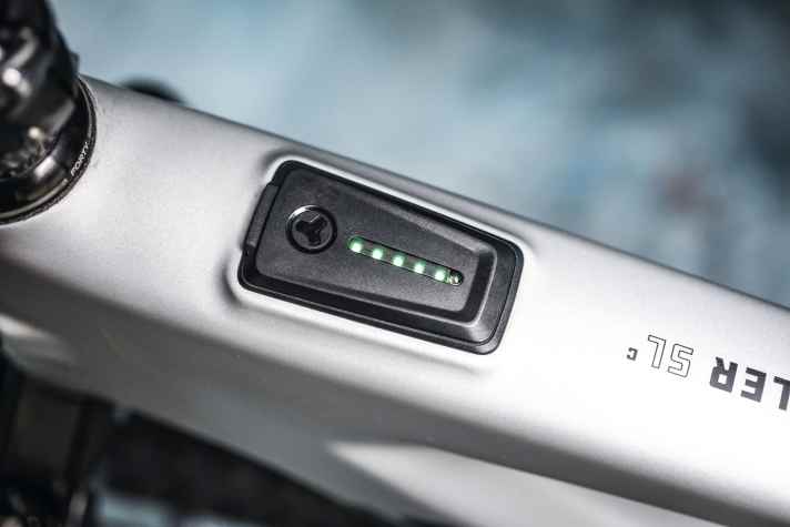Fazua-Bikes kommen ohne Display. Die oberste LED im LED Hub dient als Statusanzeige und lässt Fehler erkennen.