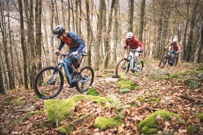 Doesn't have to hide behind the current competition despite the "old" Bosch motor: The Pivot Shuttle is also a joy to ride uphill.