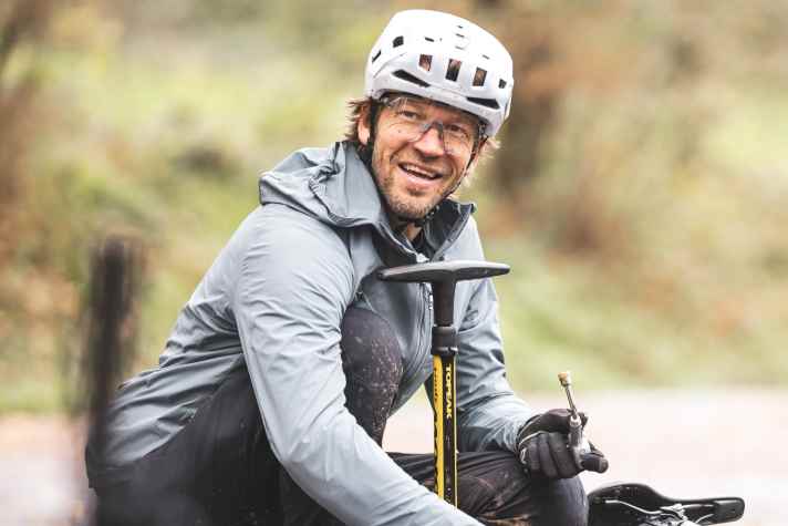 Florentin Vesenbeckh ist stv. Chefredakteur beim BIKE Magazin und hat den DJI Avinox schon in Labor und Praxis getestet. Auch mit den neuesten Bikes mit Avinox-Antrieb war er bereits unterwegs.