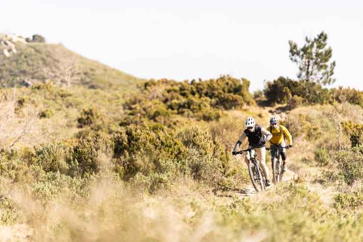 Strong climber and still relatively durable on tour. The Moustache (rear) can keep up with the Scott Patron for a long time.
