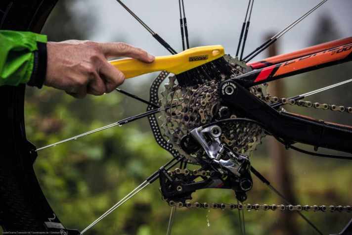 bike/e-schmutz-der-sollte-regelmaessig-entfernt-werden-damit-der-antrieb-stoerungsfrei-funktioniert_82b5db0ccc9db01b6a5b64362681788a