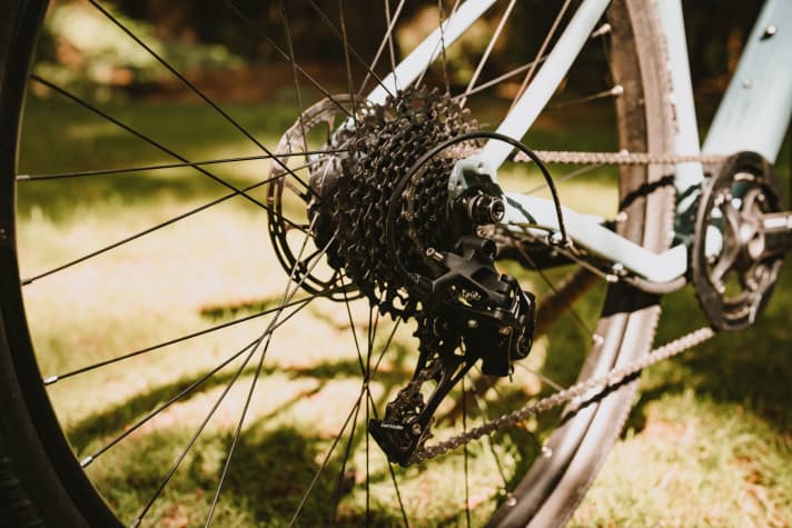 Wie man sieht, sieht man nix. Der Mahle-Motor baut so kompakt, dass er kaum auffällt. Er schiebt aber merklich, wenn es darauf ankommt.