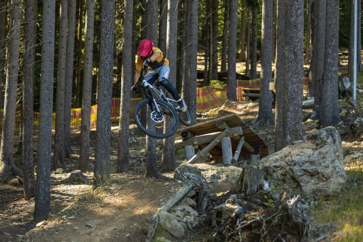 Jumps and rough descents: this is exactly where the Propain Ekano 2 AL feels most at home.