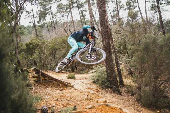 Even with a lot of suspension travel, the Hybe does not become a tanker.