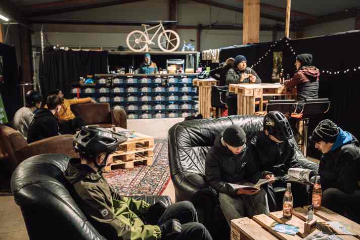 An unusual but promising concept: the Erfahrbar Bike Place brings together church youth work and mountain biking.
