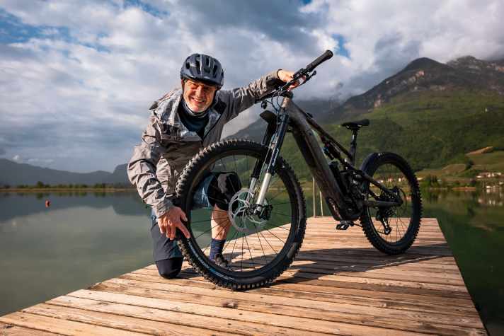 Und das sind die Tester: Michael aus Graz fährt ein Levo 4 von Specialized mit einigen Spezial-Parts.