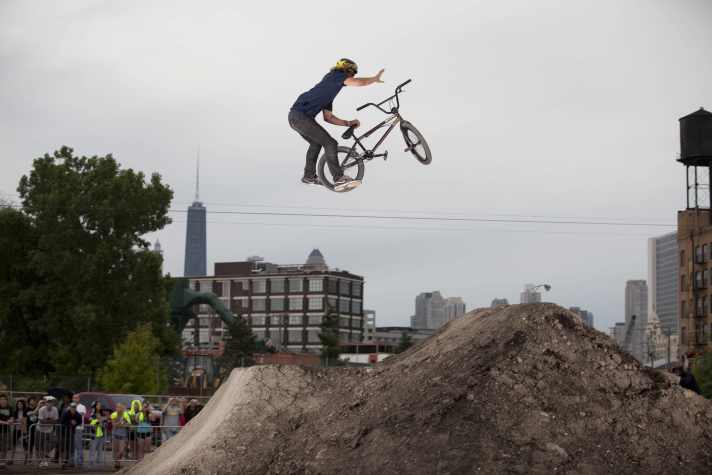 Small bikes, wild tricks and plenty of airtime. BMXers, like Dennis Enarson here, are pioneers for many eye-catchers in the MTB scene.