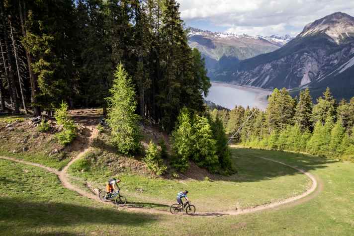 27 trails await you in the 3-country corner on the Reschen - almost with a view of the lake and/or Ortler