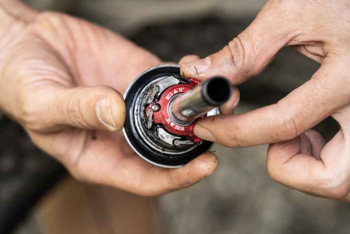 Die Technik, die der Kette mehr Freiheit verleiht, sitzt im Freilauf der Sidekick-Nabe.