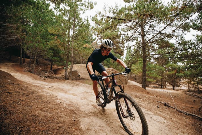 We were able to test the Specialized S-Works Epic on the dusty trails in Chile as well as on our local XC trails in Germany.