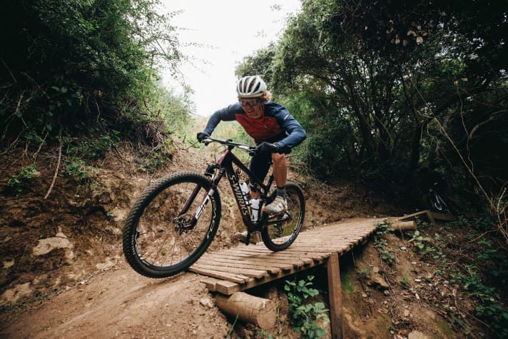 In pressurised situations during a cross-country race, the Rockshox Flight Attendant suspension is designed to take over the pilot's work and think for him.
