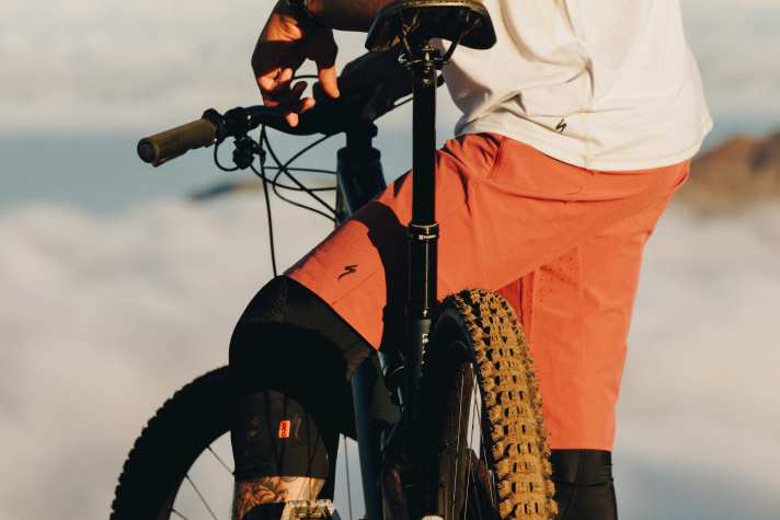 Fits easily under tighter bike shorts: the Traction D3O from Specialized.