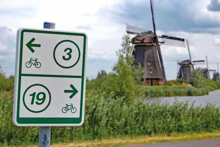To find your way around the Netherlands by bike, it is best to follow the long-distance routes, which are colour-coded and lead through the entire country.