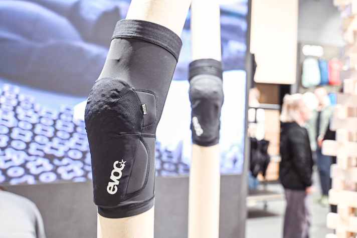 Für Trailbiker ist der etwas leichtere Knee Protector LS Flex Lite die passende Wahl. Den Schoner gibt es zusätzlich auch für den Ellbogen