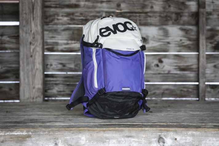 Ordnung ist das halbe Leben. Wenn das dein Motto ist, könnte der Evoc Stage 18 dein Rucksack für Trailrides und Tagestouren sein.
