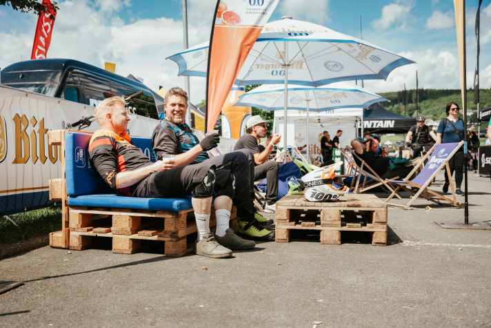 The chill-out area at the Bitburger stand invited visitors to relax.