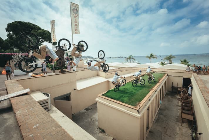Frontflip mit Meerblick: Fabio Wibmer in Video Game