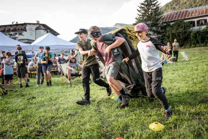 Für die Kids ist nach der Trail-Ausfahrt bei den Father & Son Days noch lange nicht Schluss...