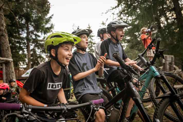 Immer ein Spektakel: die Father & Son-Days in Nauders von und mit dierasenmaeher.de.