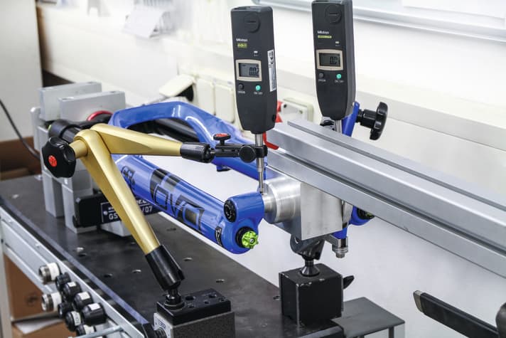 Der Prüfstand für  den Gabeltest im BIKE-Testlabor.