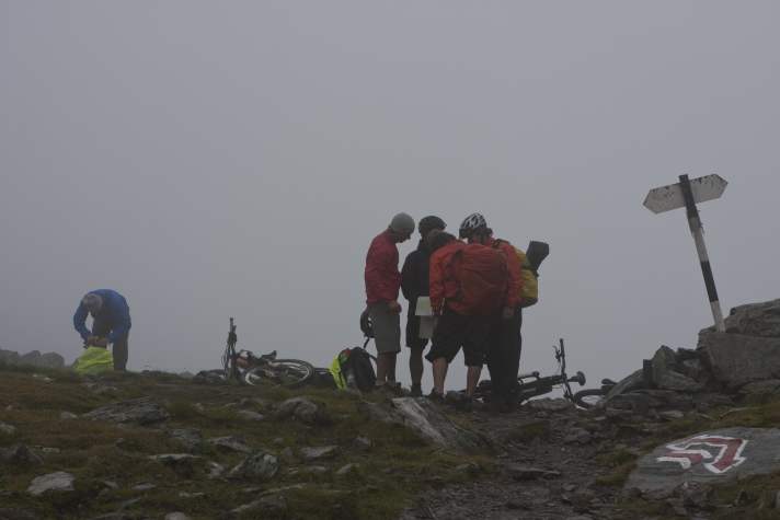 When visibility is lost, orientation is difficult. Those who rely on maps are hit particularly hard.