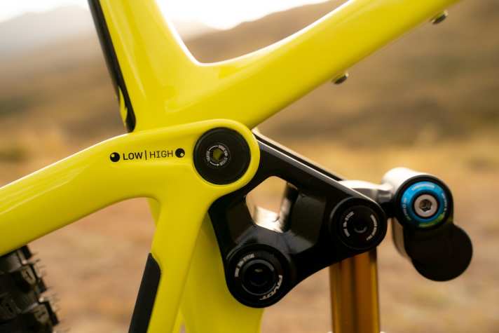 Inherited from its predecessor: the patented flip chip to flatten or steepen the geometry.