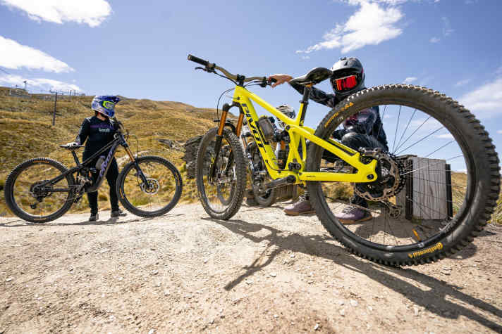 The new Firebird is available either as a complete 29er bike or in a mullet configuration with a 29-inch front wheel and 27.5-inch rear wheel.