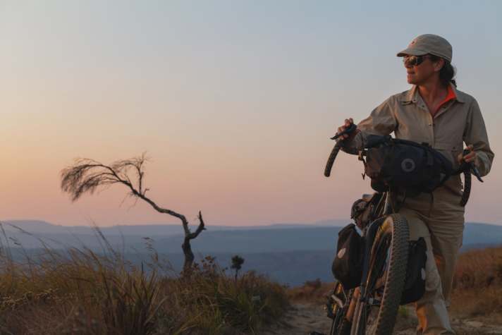 Erstmalig kann man sich fast komplett mit Fjällräven-Produkten für das große Bikepacking-Abenteuer ausstatten.