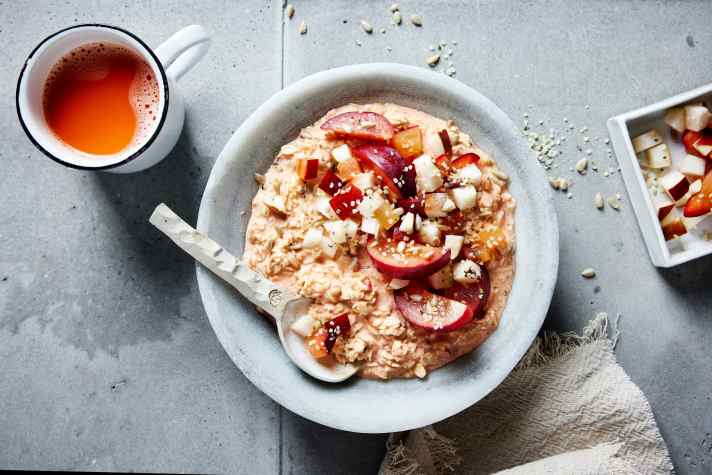 Beim Topping der Overnight-Oats ist Kreativität gefragt. Erlaubt ist was schmeckt!