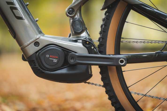 Squeeze casting is the name of the process used to produce what the manufacturer claims is a particularly lightweight motor mount. The Flame is powered by the latest generation Bosch CX.